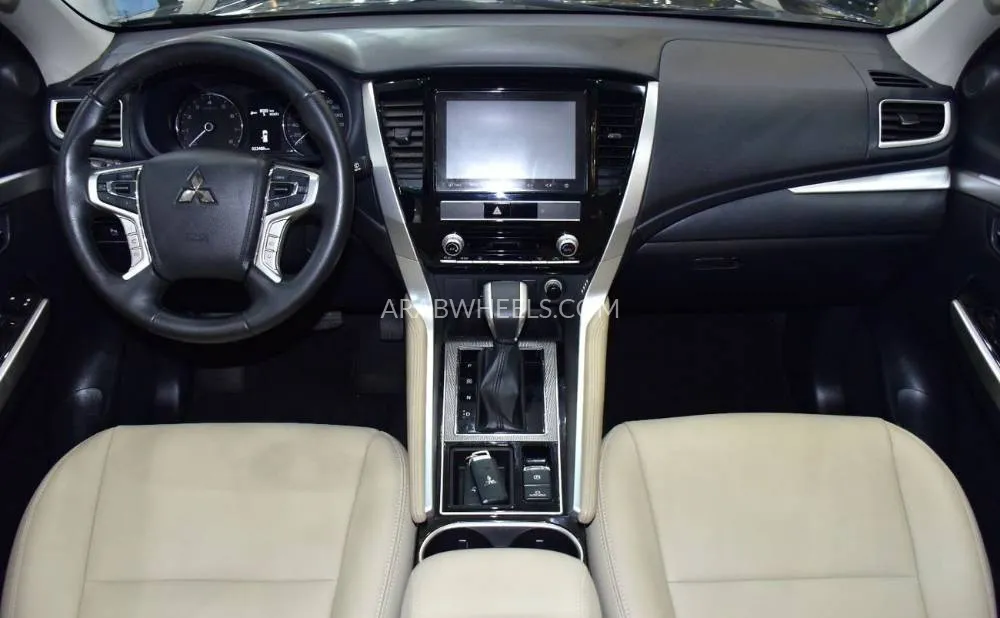 Mitsubishi Montero Sport 2023 for Sale in Dubai Image-11