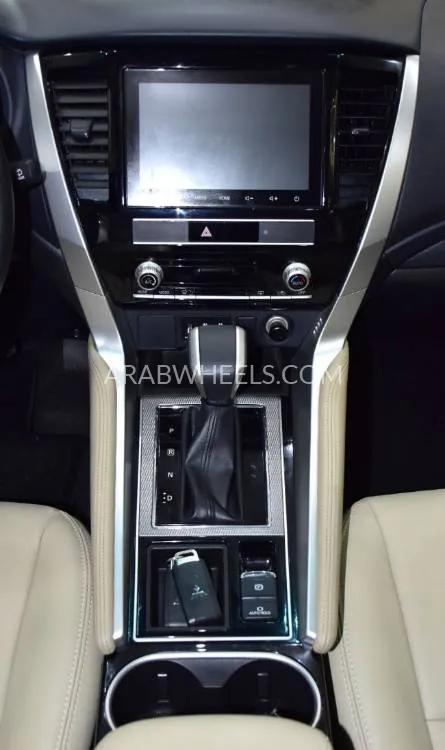 Mitsubishi Montero Sport 2023 for Sale in Dubai Image-15