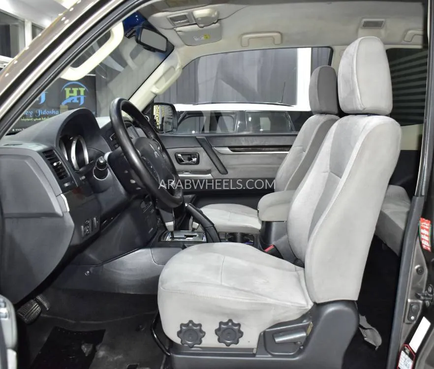 ميتسوبيشي باجيرو 2014 for Sale in دبي Image-10