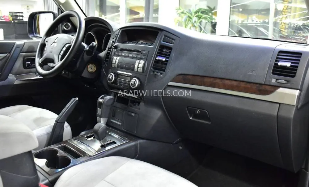 ميتسوبيشي باجيرو 2014 for Sale in دبي Image-12