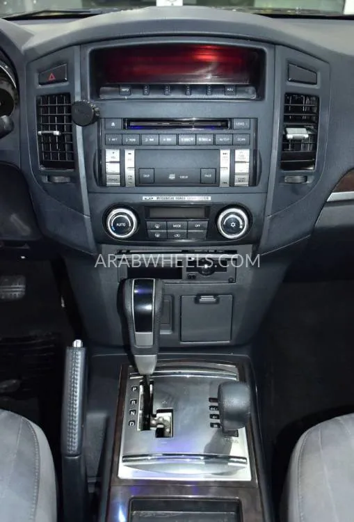 ميتسوبيشي باجيرو 2014 for Sale in دبي Image-14