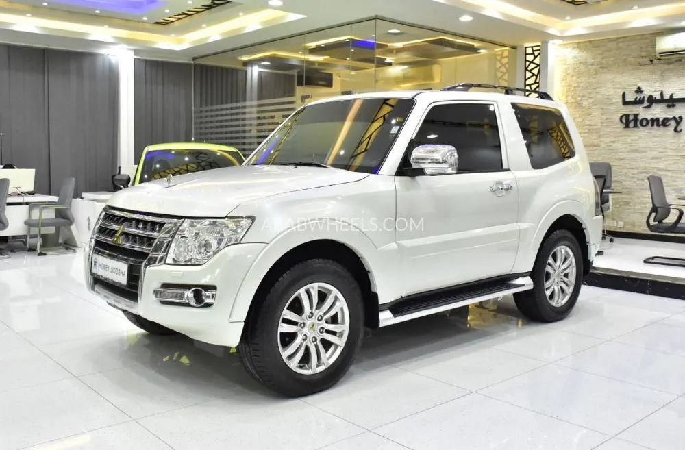 Mitsubishi Pajero 2018 for Sale in Dubai Image-3