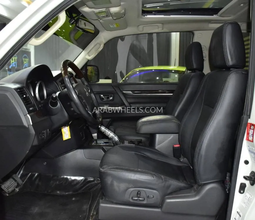 Mitsubishi Pajero 2018 for Sale in Dubai Image-10