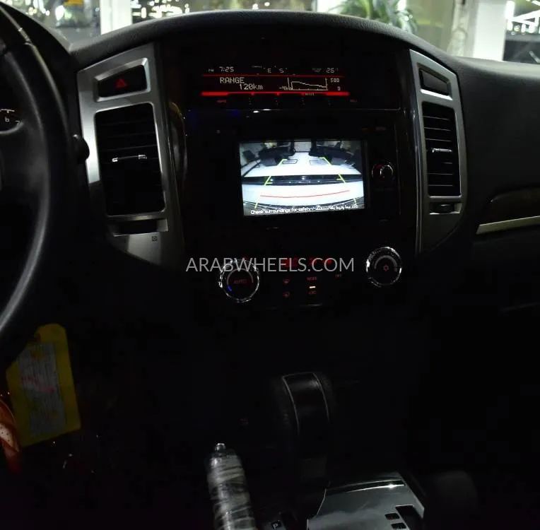 Mitsubishi Pajero 2018 for Sale in Dubai Image-14