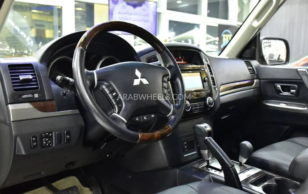 Mitsubishi Pajero 2018 for Sale in Dubai Image-11