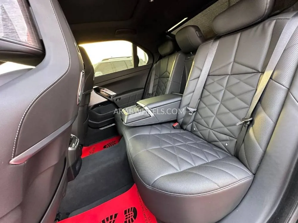 BMW 7 series 2023 for Sale in Dubai Image-11