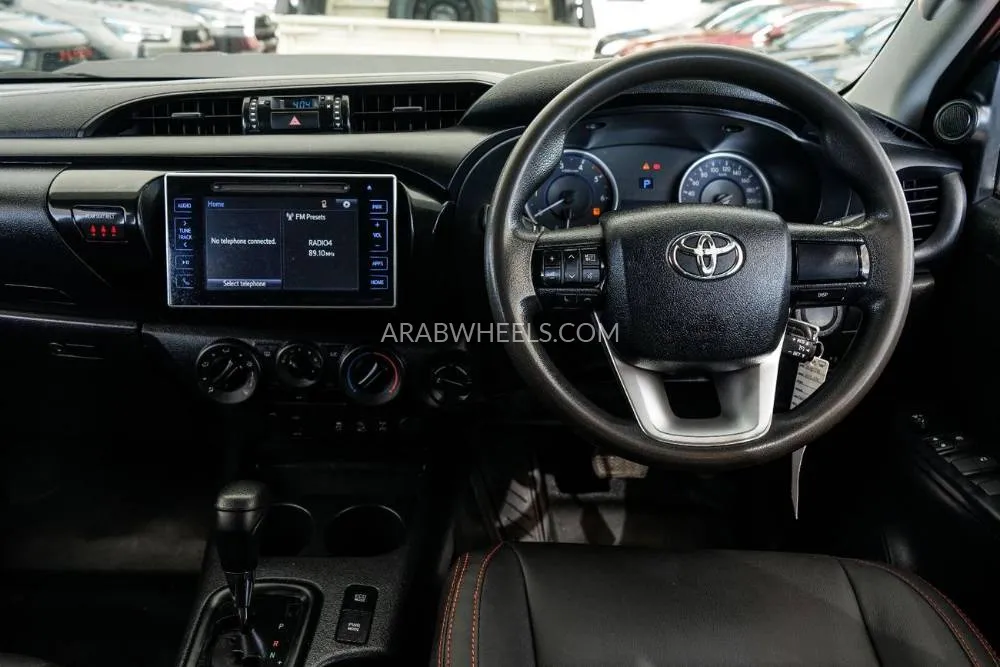 تويوتا هايلوكس 2018 for Sale in دبي Image-16