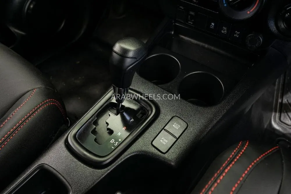 تويوتا هايلوكس 2018 for Sale in دبي Image-17