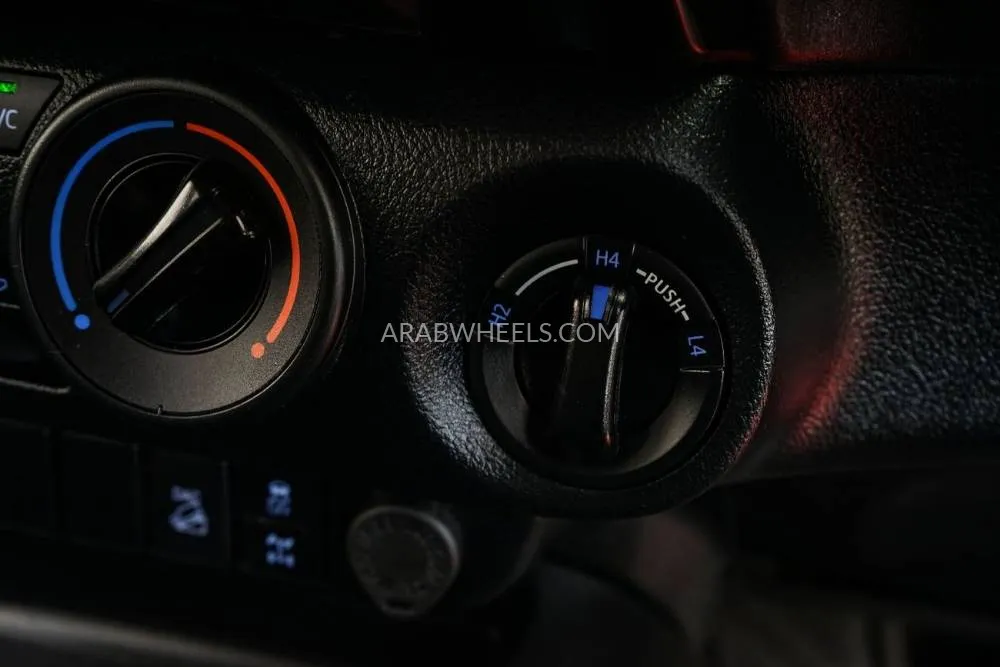 تويوتا هايلوكس 2024 for Sale in دبي Image-14