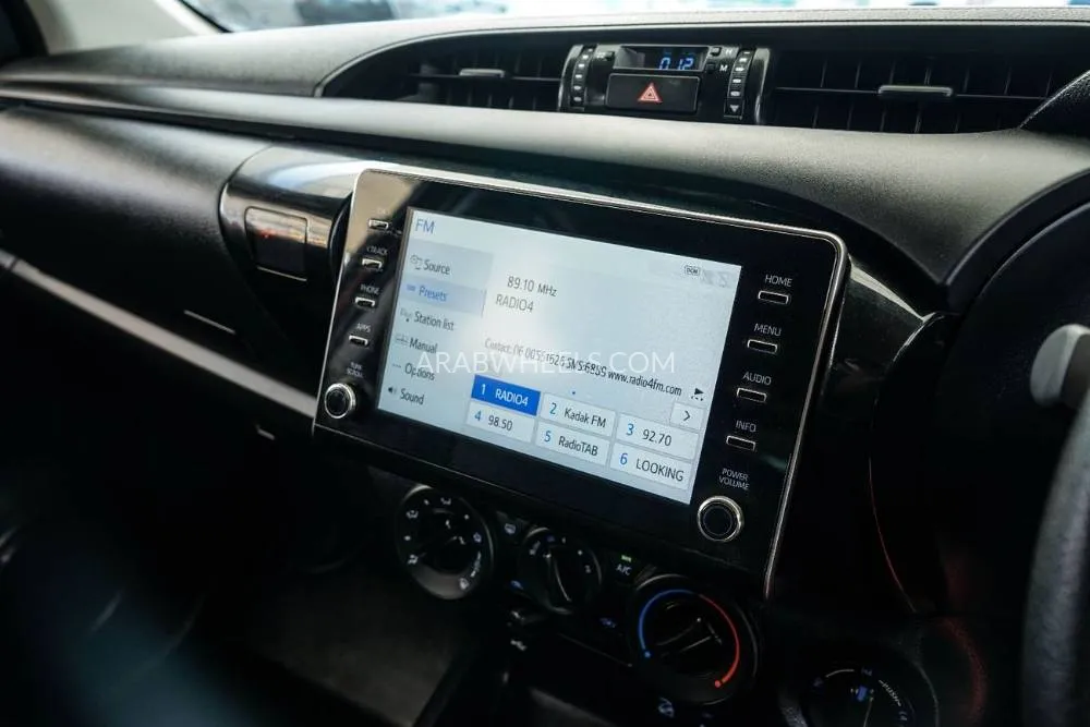 تويوتا هايلوكس 2024 for Sale in دبي Image-15