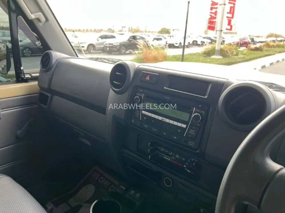 تويوتا لاند كروزر 70 سيريز 2022 for Sale in دبي Image-19