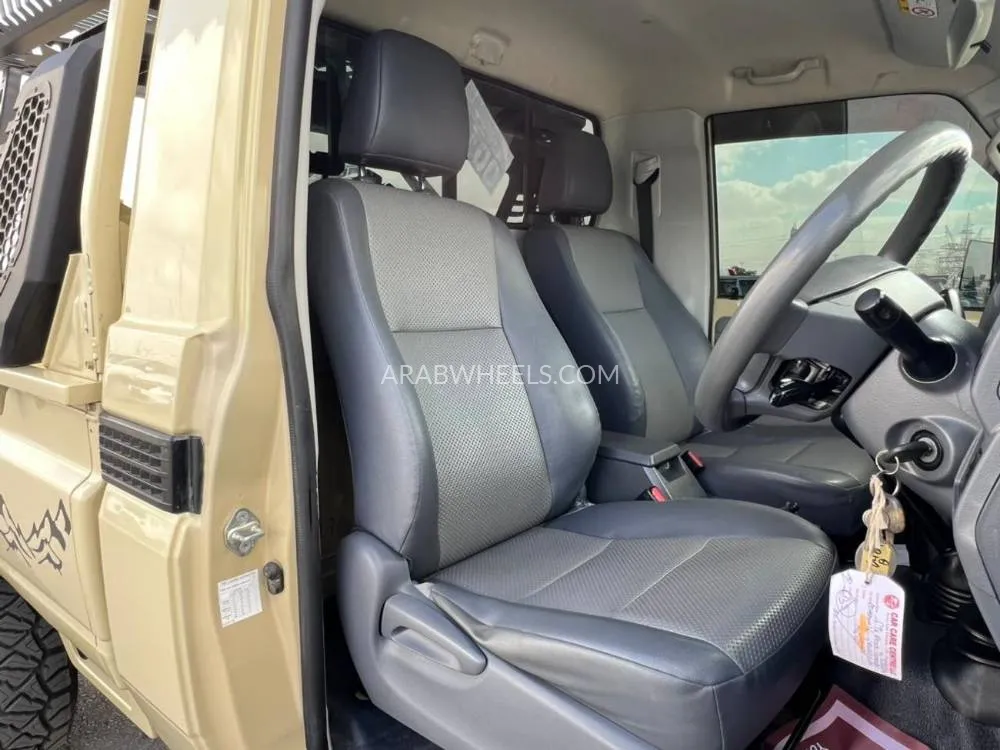 تويوتا لاند كروزر 70 سيريز 2022 for Sale in دبي Image-20