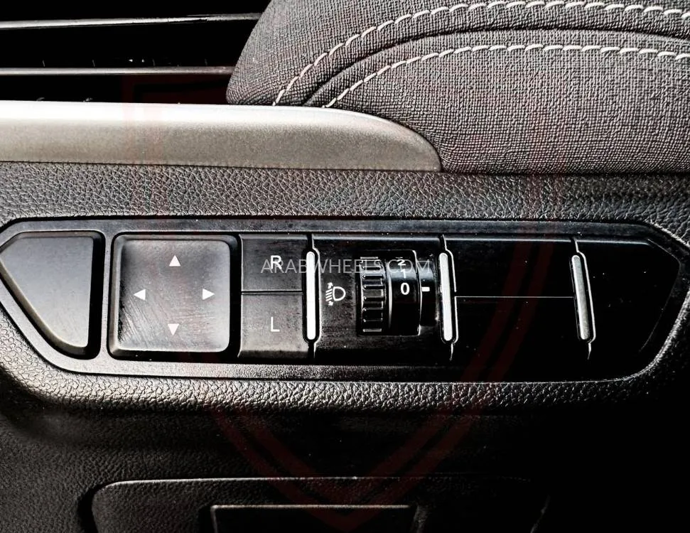 Chevrolet Captiva 2023 for Sale in Sharjah Image-18