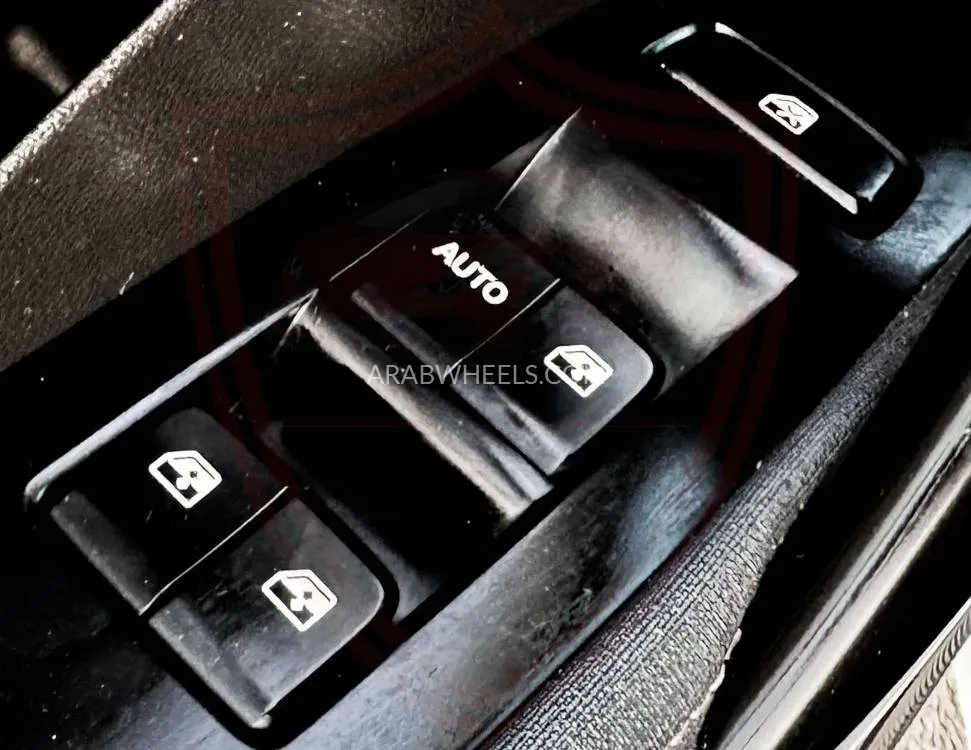 Chevrolet Captiva 2023 for Sale in Sharjah Image-19