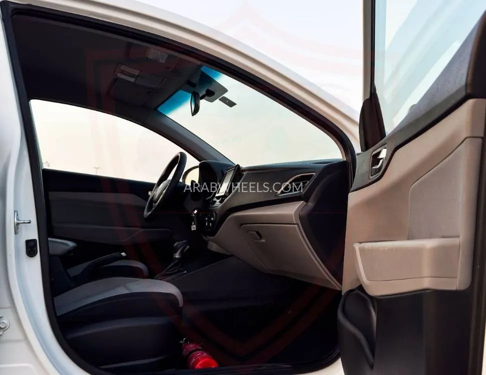 Hyundai Accent 2023 for Sale in Sharjah Image-9