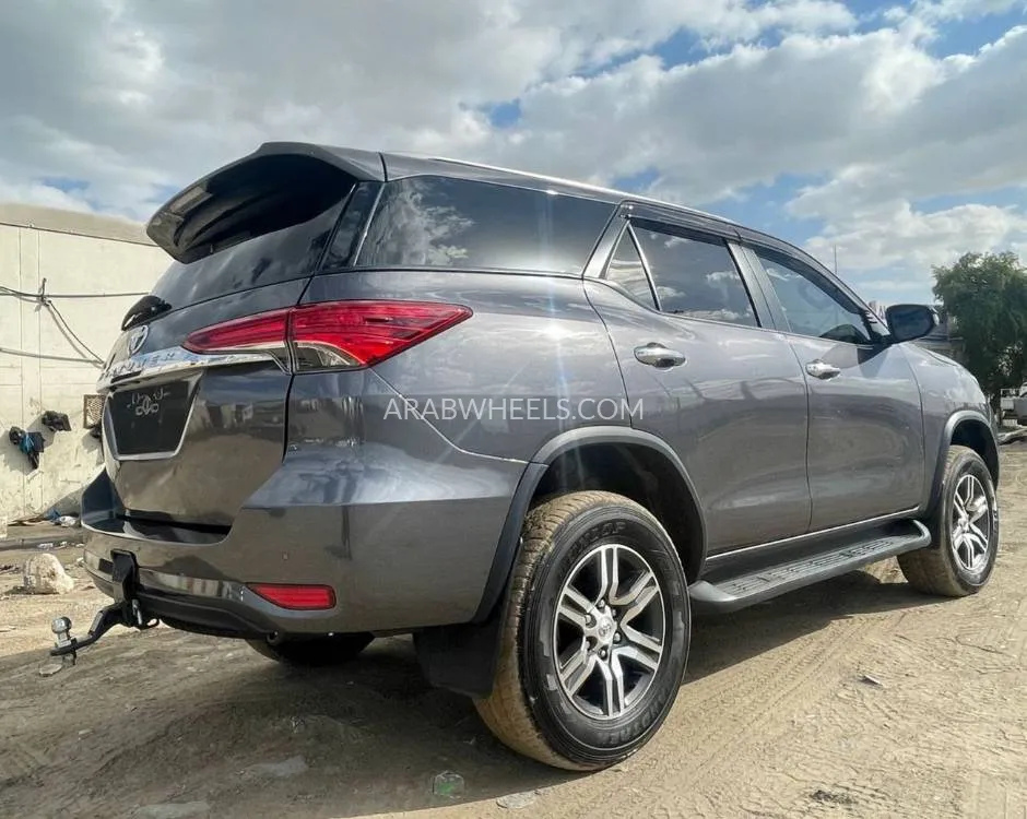 Toyota Fortuner 2023 for Sale in Dubai Image-4
