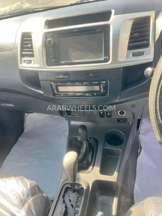 Toyota Hilux 2013 for Sale in Dubai Image-12