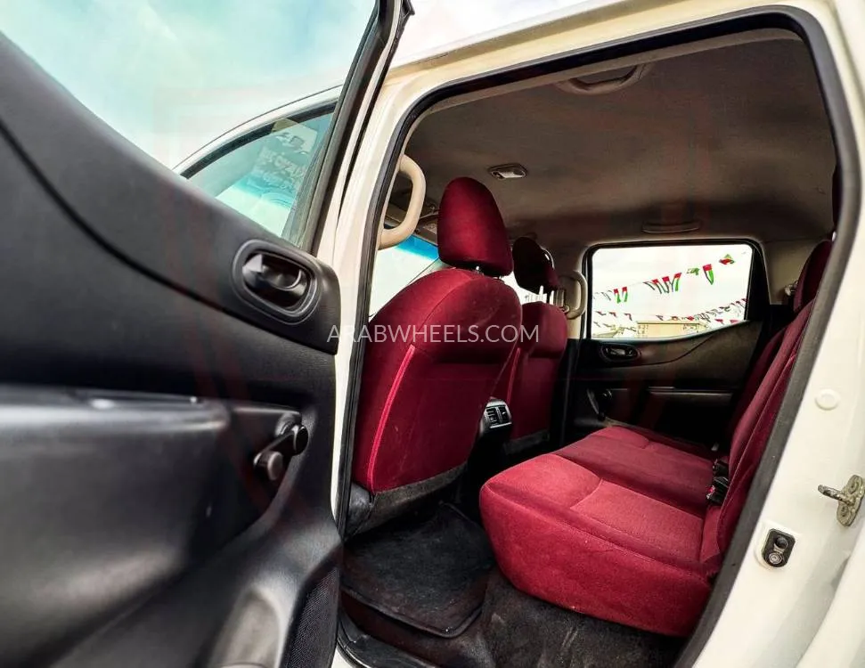 Nissan Navara 2022 for Sale in Sharjah Image-10