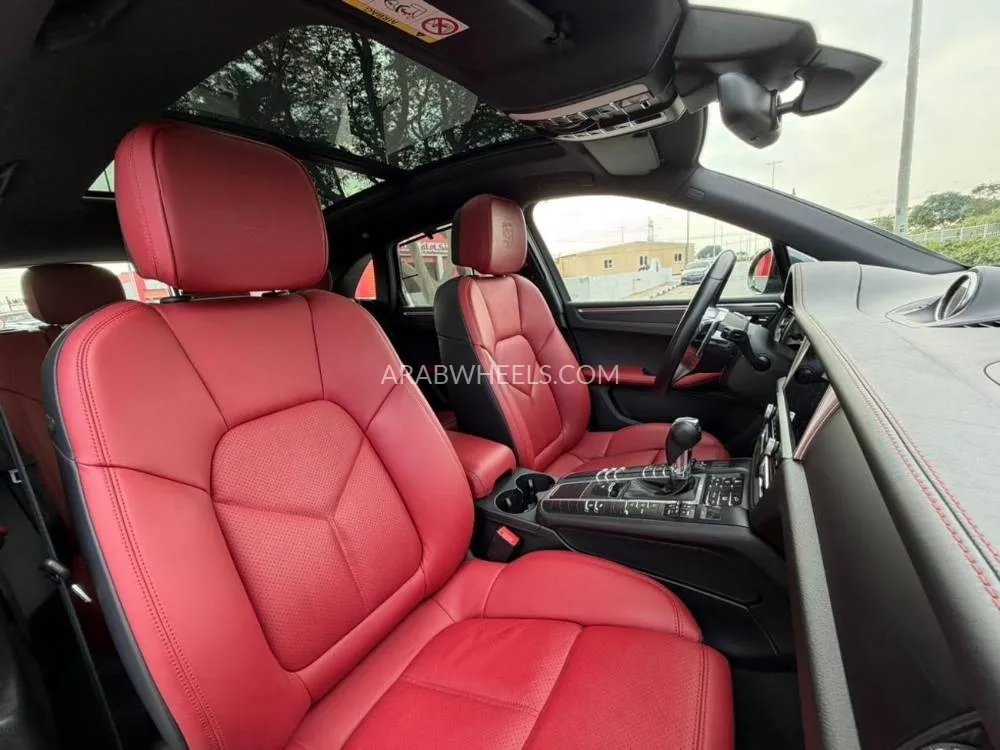 Porsche Macan 2020 for Sale in Dubai Image-17