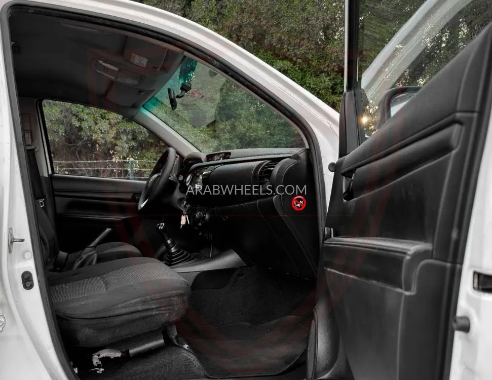 Toyota Hilux 2019 for Sale in Sharjah Image-9