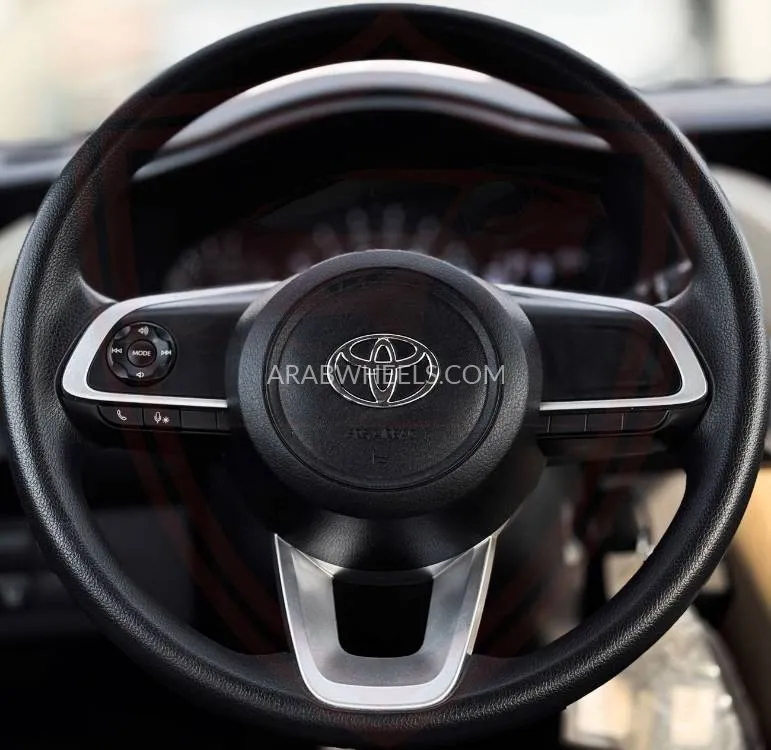 تويوتا يارس 2023 for Sale in الشارقة Image-13