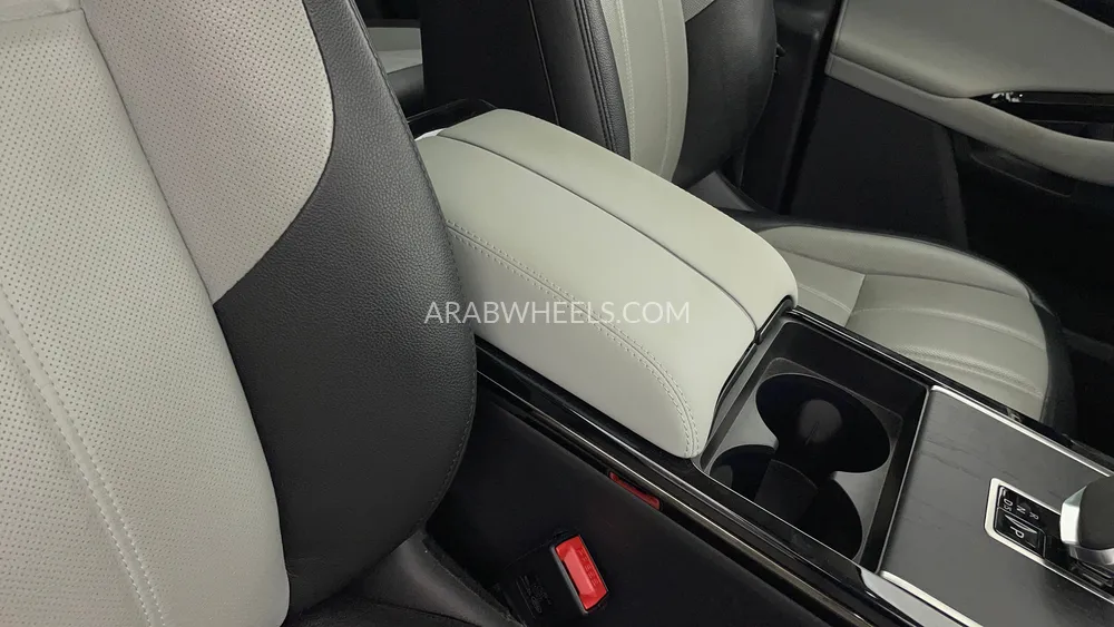 Land Rover Range Rover Evoque 2024 for Sale in Dubai Image-43