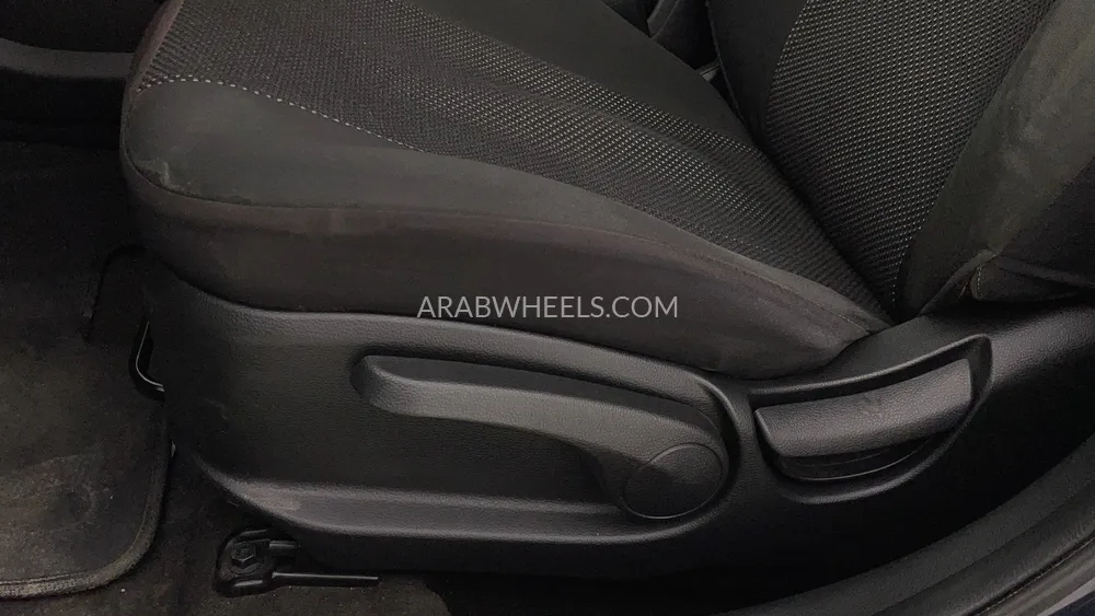 Kia Cerato 2018 for Sale in Dubai Image-22