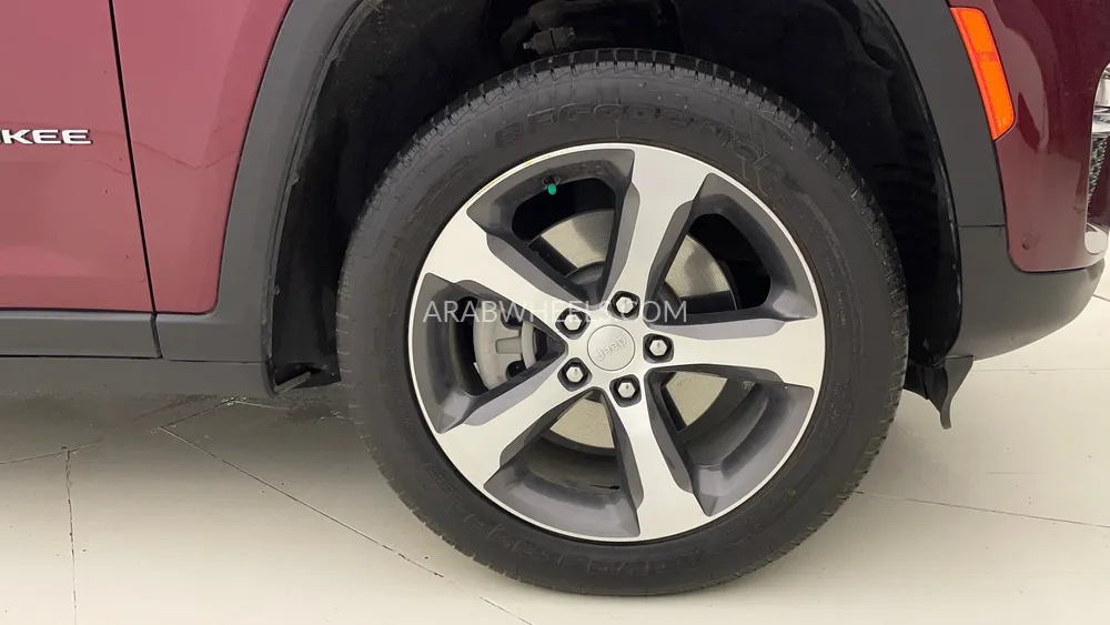 Jeep Grand Cherokee 2023 for Sale in Dubai Image-10