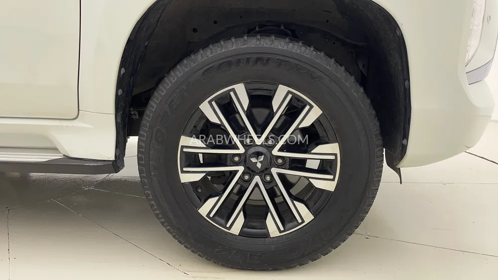 Mitsubishi Montero Sport 2022 for Sale in Dubai Image-10