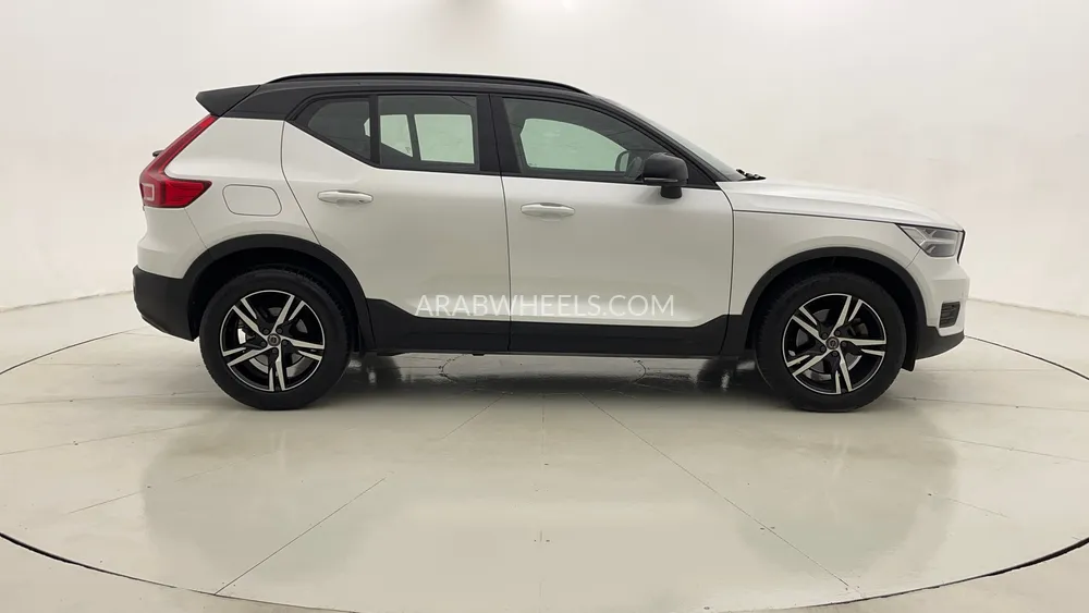 Volvo XC40 2022 for Sale in Dubai Image-2