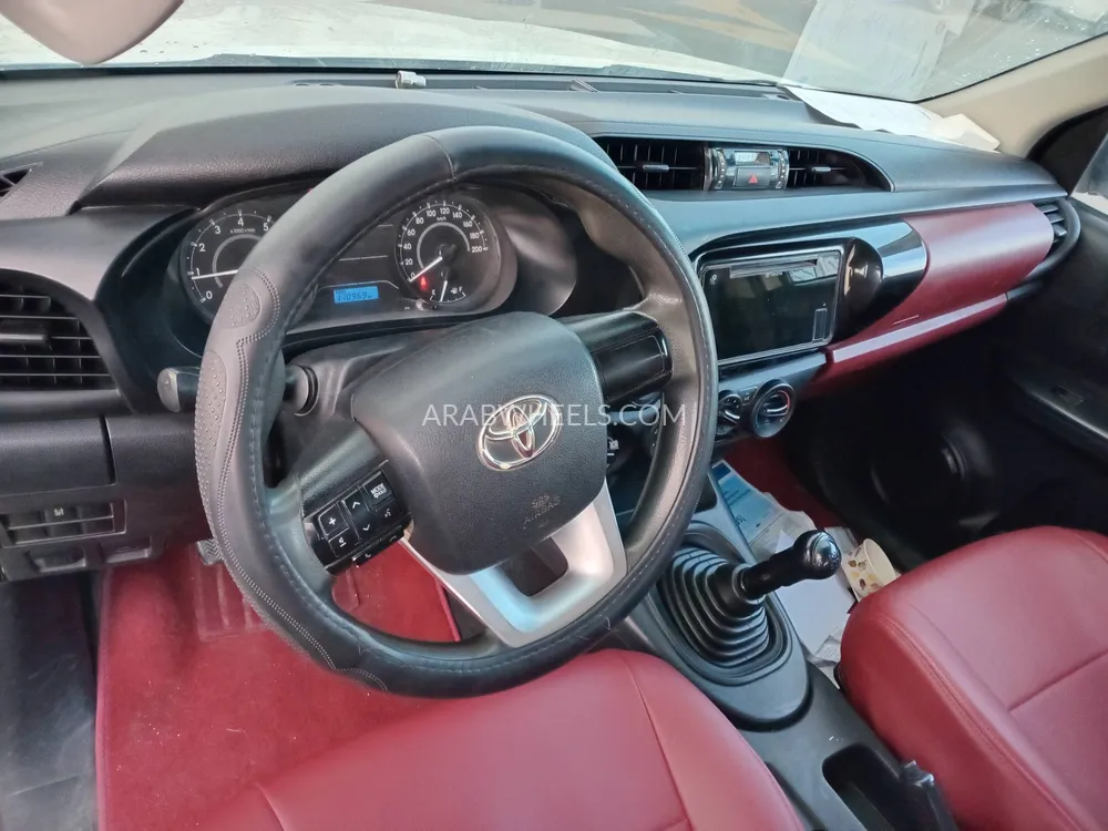 Toyota Hilux 2020 for Sale in Sharjah Image-9
