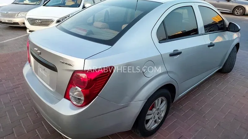 Chevrolet Sonic 2014 for Sale in Sharjah Image-18