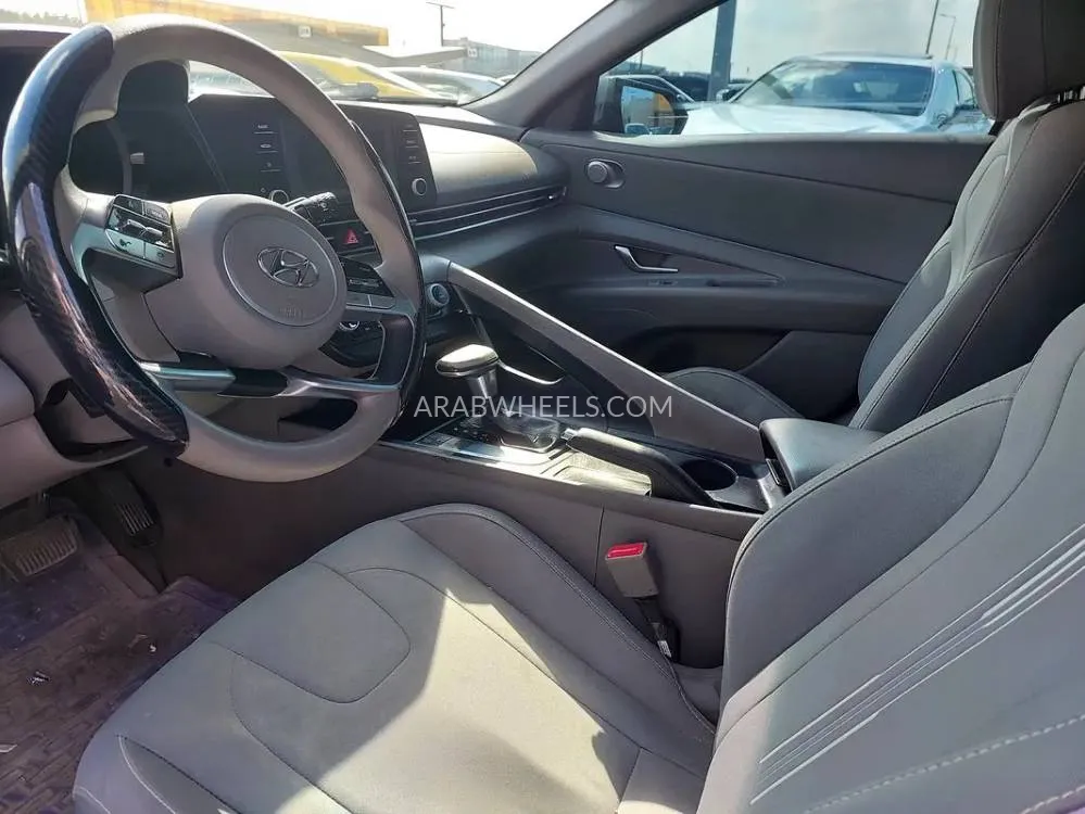 Hyundai Elantra 2021 for Sale in Sharjah Image-2