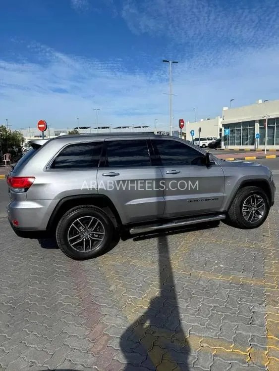 Jeep Cherokee 2018 for Sale in Sharjah Image-8