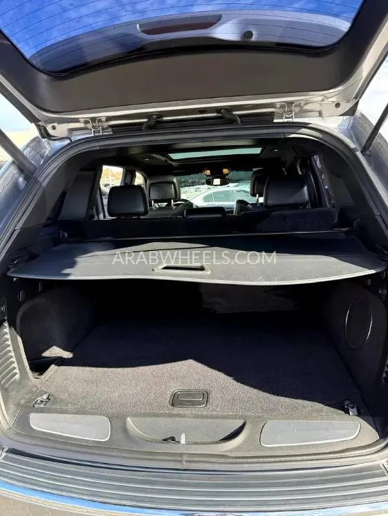 Jeep Cherokee 2018 for Sale in Sharjah Image-10