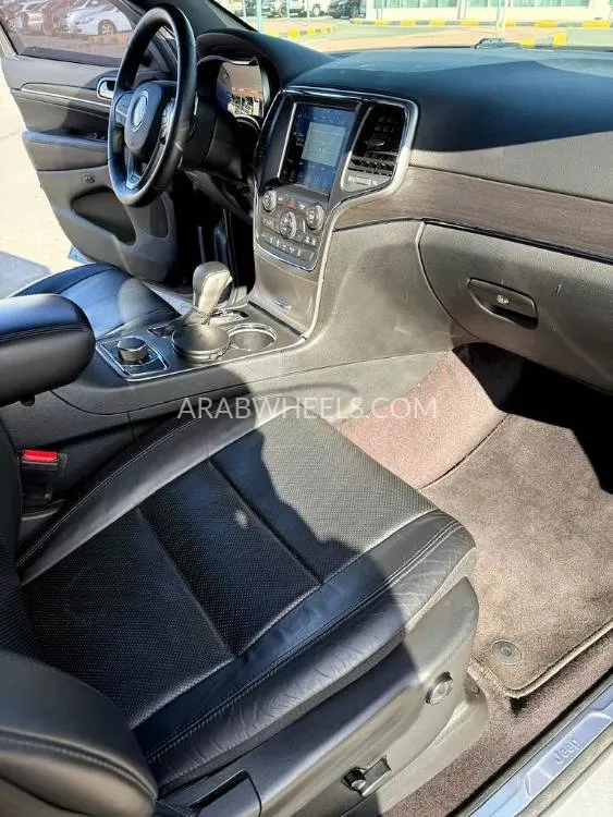 Jeep Cherokee 2018 for Sale in Sharjah Image-15