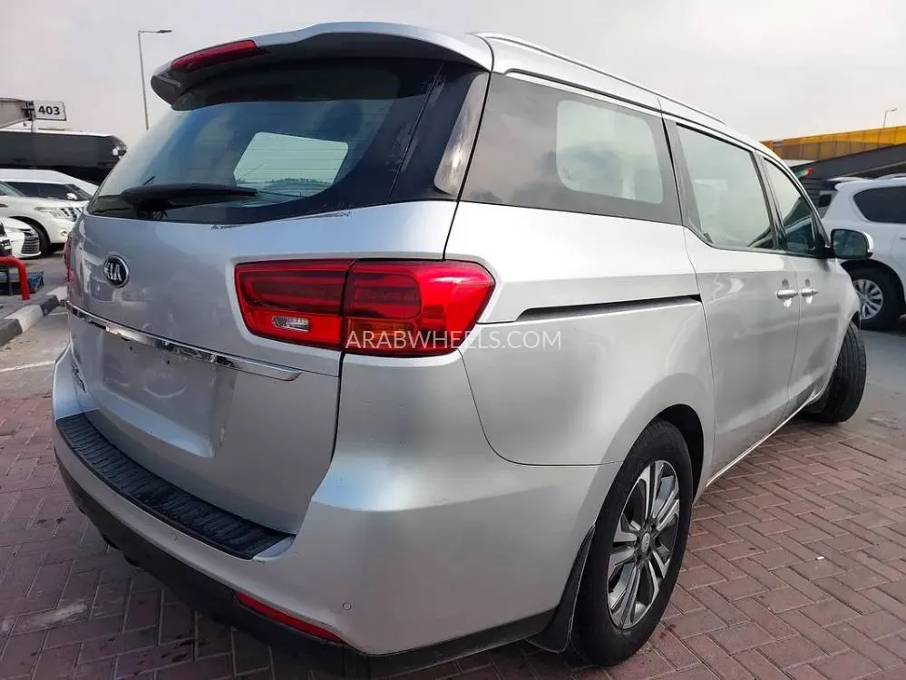 Kia Grand Carnival 2020 for Sale in Sharjah Image-20