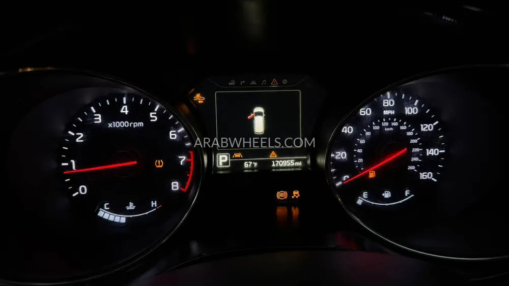 Kia Sedona 2017 for Sale in Sharjah Image-20