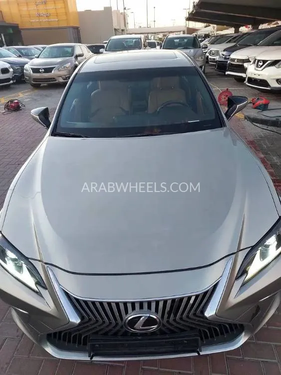 Lexus ES 2019 for Sale in Sharjah Image-6