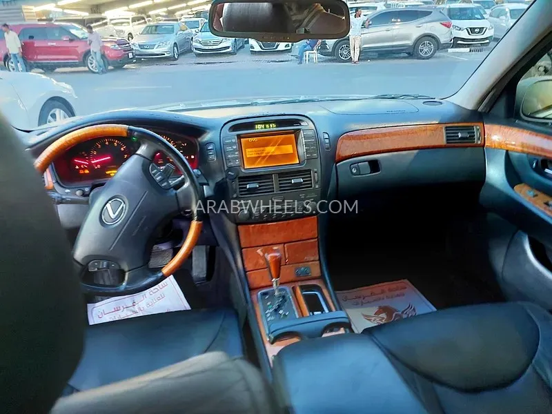 Lexus LS 2003 for Sale in Sharjah Image-16