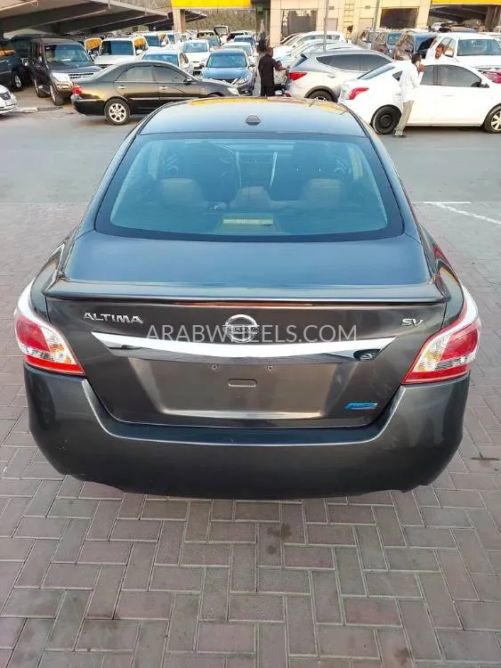 Nissan Altima 2013 for Sale in Sharjah Image-5