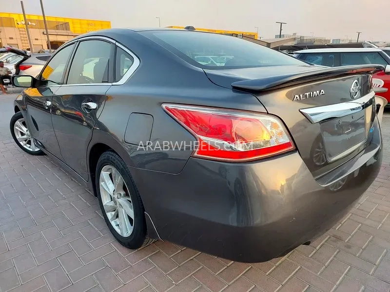 Nissan Altima 2013 for Sale in Sharjah Image-12