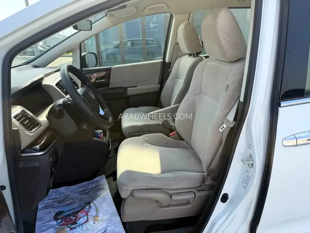 Honda Odyssey 2020 for Sale in Abu Dhabi Image-2