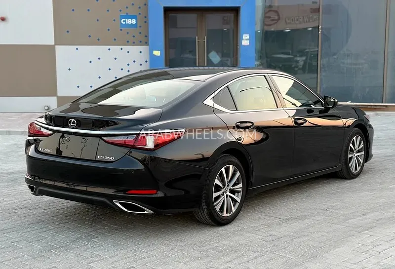 Lexus ES 2019 for Sale in Abu Dhabi Image-3