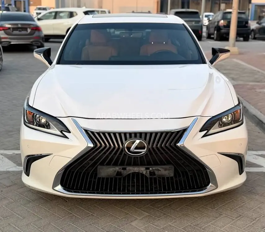 Lexus ES 2019 for Sale in Abu Dhabi Image-3
