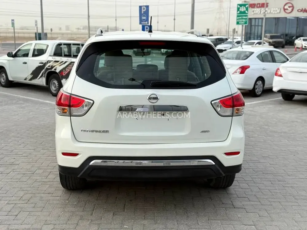 Nissan Pathfinder 2014 for Sale in Abu Dhabi Image-3