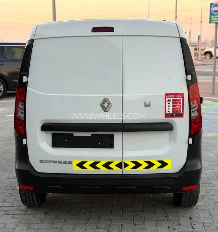Renault Express Van 2024 for Sale in Abu Dhabi Image-4