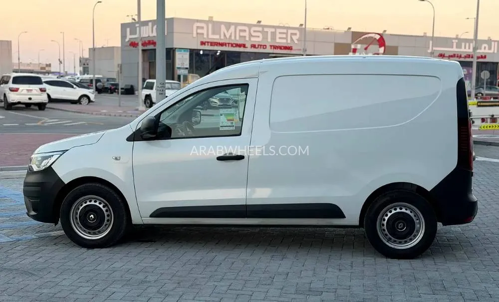 Renault Express Van 2024 for Sale in Abu Dhabi Image-6