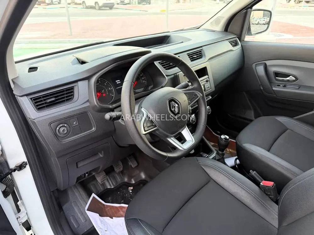 Renault Express Van 2024 for Sale in Abu Dhabi Image-8