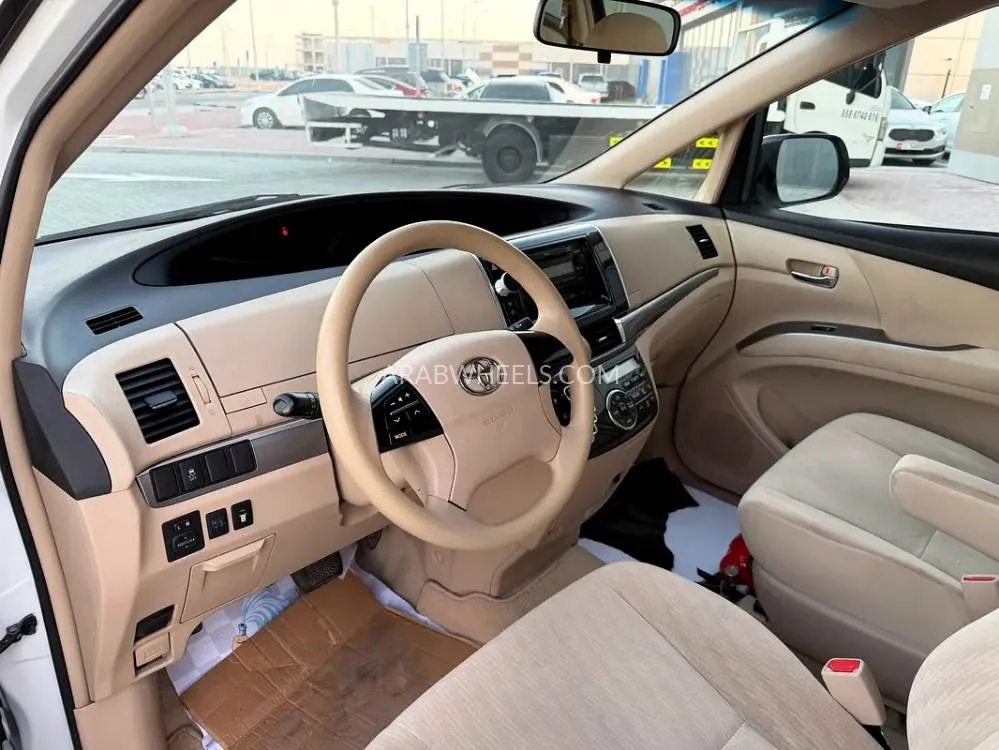 تويوتا بريفيا 2019 for Sale in أبو ظبي Image-2